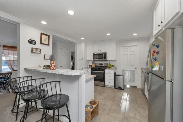 23 Dartmouth Circle, Newmarket, NH 03857