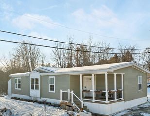 23 Dartmouth Circle, Newmarket, NH 03857