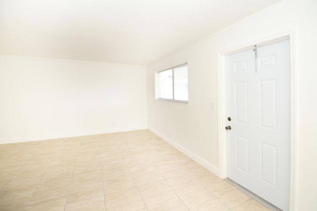 402 Lake Shore Drive 207, Lake Park, FL 33403