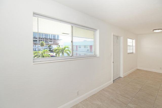 402 Lake Shore Drive 207, Lake Park, FL 33403