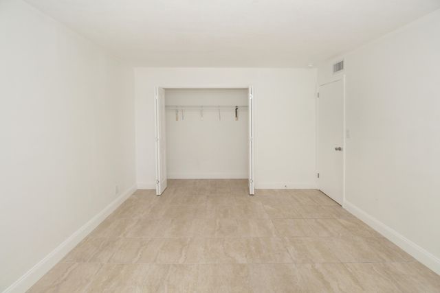 402 Lake Shore Drive 207, Lake Park, FL 33403