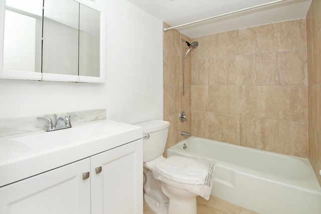 402 Lake Shore Drive 207, Lake Park, FL 33403