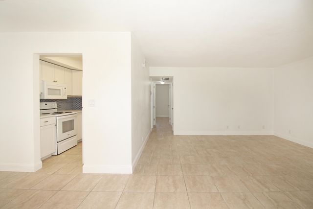 402 Lake Shore Drive 207, Lake Park, FL 33403