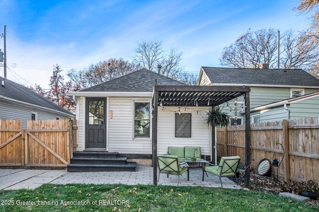 322 N Foster Avenue, Lansing, MI 48912