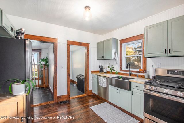 322 N Foster Avenue, Lansing, MI 48912