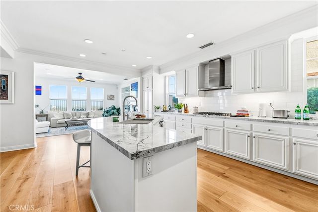 2239 Starlight Ln, Signal Hill, CA 90755