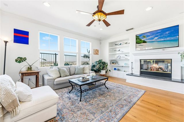 2239 Starlight Ln, Signal Hill, CA 90755