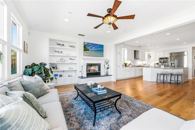 2239 Starlight Ln, Signal Hill, CA 90755