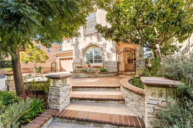 2239 Starlight Ln, Signal Hill, CA 90755