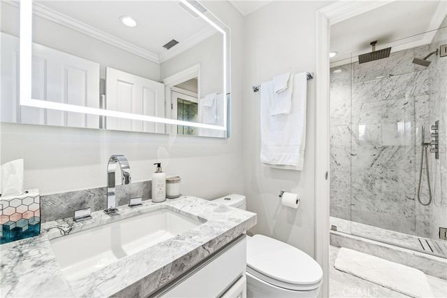 2239 Starlight Ln, Signal Hill, CA 90755