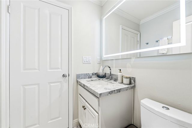 2239 Starlight Ln, Signal Hill, CA 90755