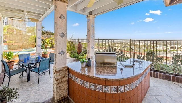 2239 Starlight Ln, Signal Hill, CA 90755