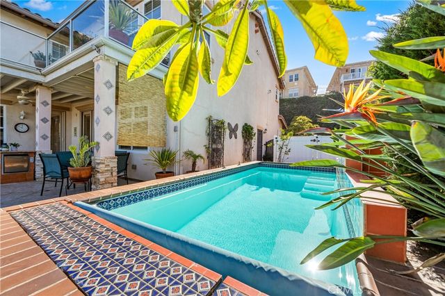 2239 Starlight Ln, Signal Hill, CA 90755