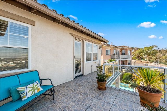 2239 Starlight Ln, Signal Hill, CA 90755