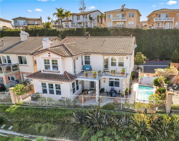 2239 Starlight Ln, Signal Hill, CA 90755