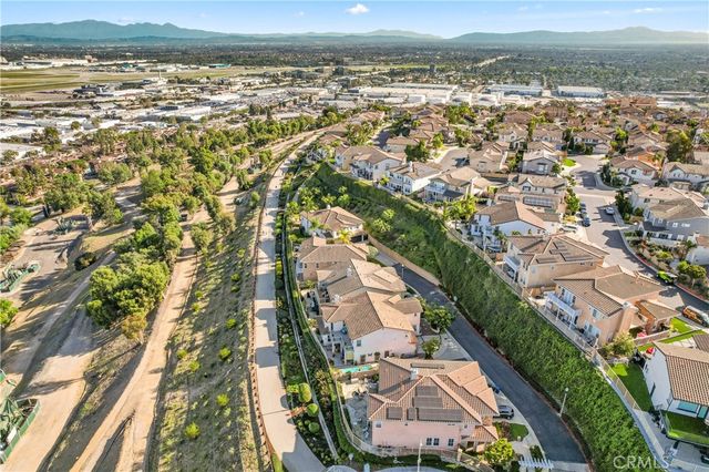 2239 Starlight Ln, Signal Hill, CA 90755