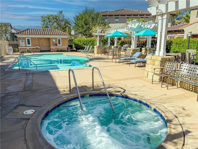 2239 Starlight Ln, Signal Hill, CA 90755