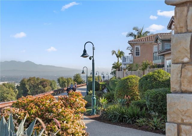 2239 Starlight Ln, Signal Hill, CA 90755