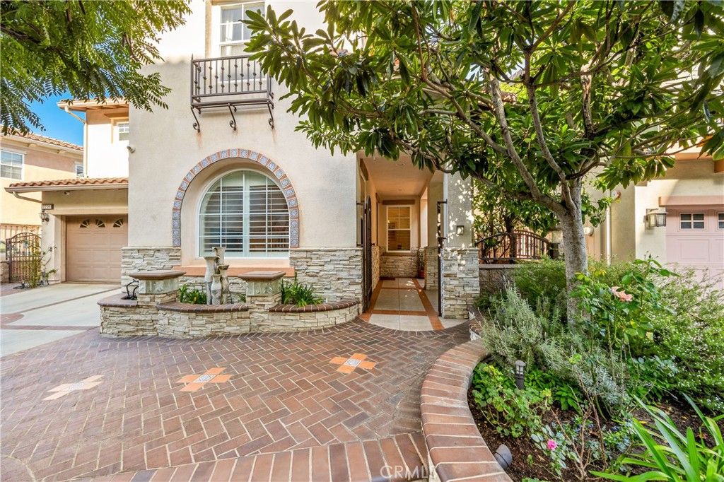 2239 Starlight Ln, Signal Hill, CA 90755