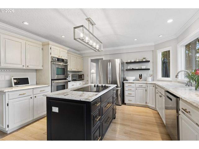 2861 RAWHIDE Ct, West Linn, OR 97068