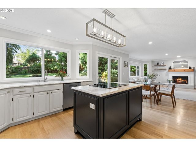 2861 RAWHIDE Ct, West Linn, OR 97068