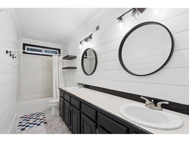 2861 RAWHIDE Ct, West Linn, OR 97068
