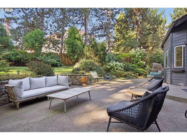 2861 RAWHIDE Ct, West Linn, OR 97068