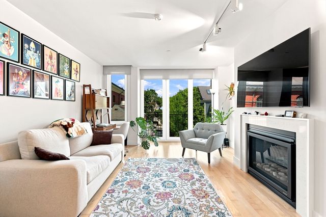 7 Beech St 219, Cambridge, MA 02140