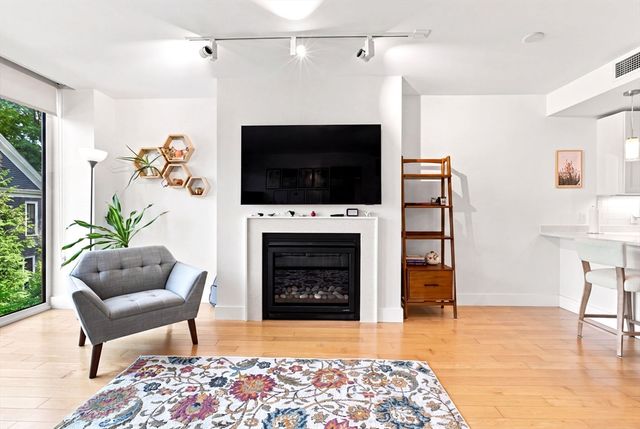 7 Beech St 219, Cambridge, MA 02140