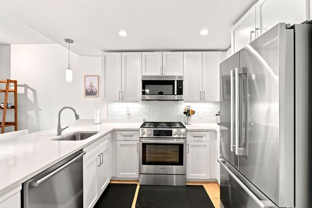 7 Beech St 219, Cambridge, MA 02140