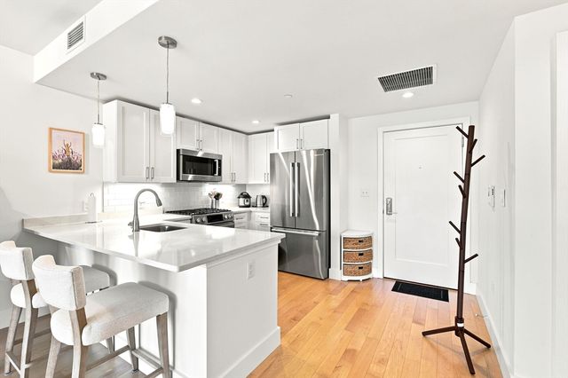 7 Beech St 219, Cambridge, MA 02140