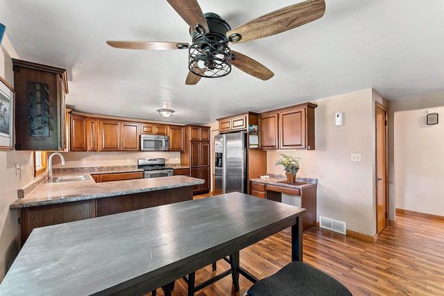1575 FOREST GLEN DRIVE, Green Bay, WI 54304