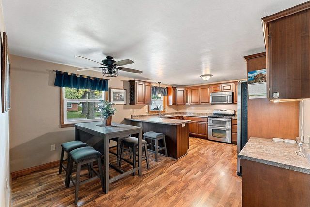 1575 FOREST GLEN DRIVE, Green Bay, WI 54304