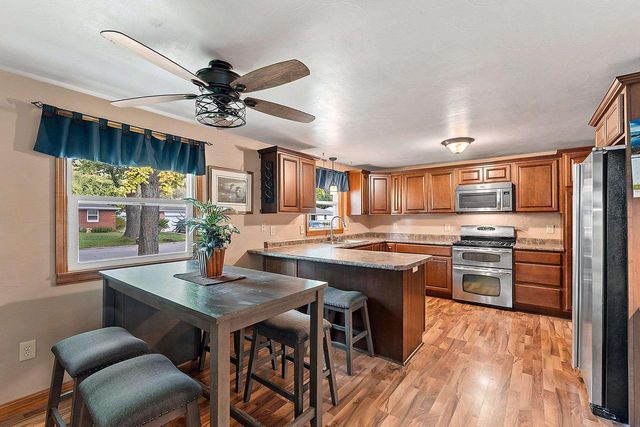 1575 FOREST GLEN DRIVE, Green Bay, WI 54304