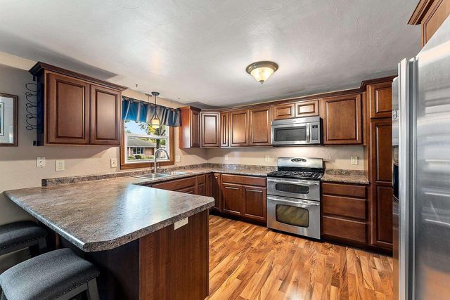 1575 FOREST GLEN DRIVE, Green Bay, WI 54304