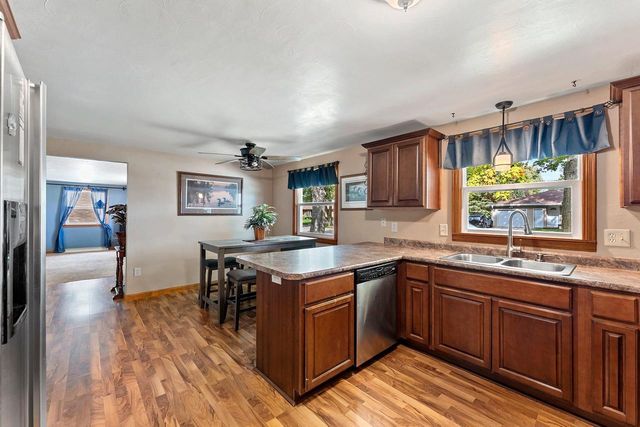 1575 FOREST GLEN DRIVE, Green Bay, WI 54304