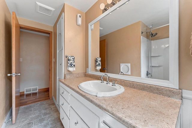 1575 FOREST GLEN DRIVE, Green Bay, WI 54304