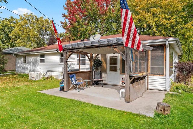 1575 FOREST GLEN DRIVE, Green Bay, WI 54304