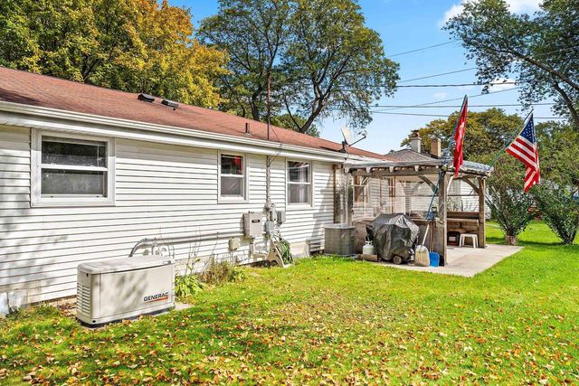 1575 FOREST GLEN DRIVE, Green Bay, WI 54304