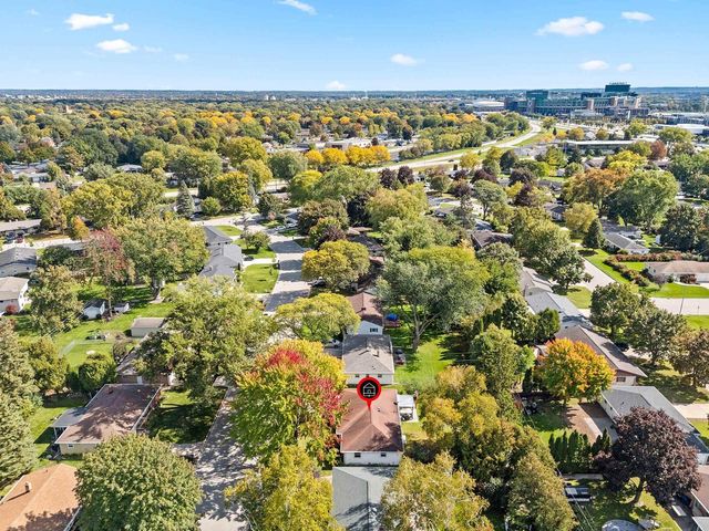 1575 FOREST GLEN DRIVE, Green Bay, WI 54304