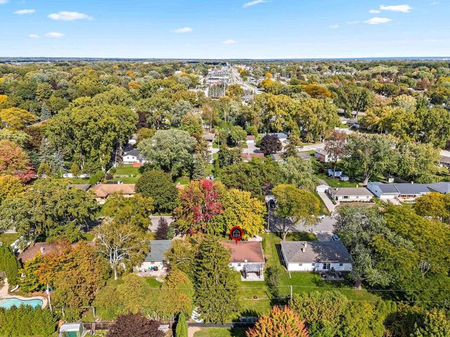 1575 FOREST GLEN DRIVE, Green Bay, WI 54304