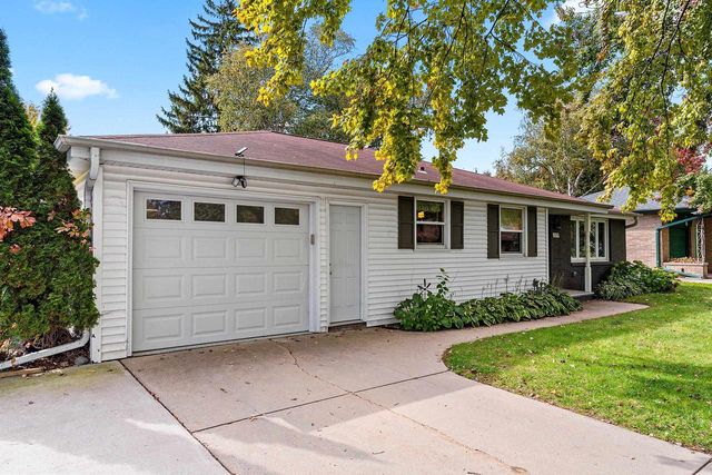 1575 FOREST GLEN DRIVE, Green Bay, WI 54304