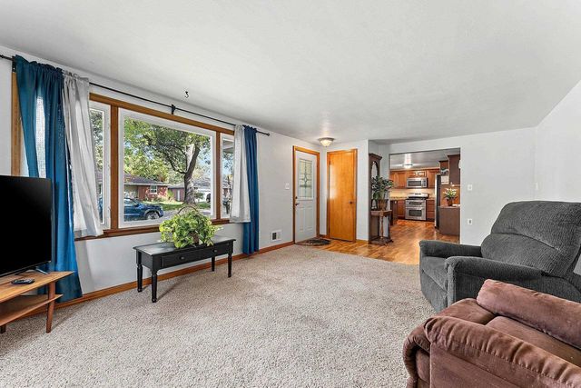 1575 FOREST GLEN DRIVE, Green Bay, WI 54304
