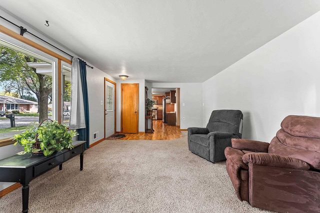 1575 FOREST GLEN DRIVE, Green Bay, WI 54304