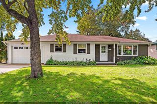1575 FOREST GLEN DRIVE, Green Bay, WI 54304