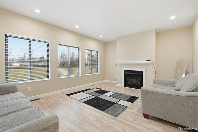 8117 Vermont Avenue, Warren, MI 48093