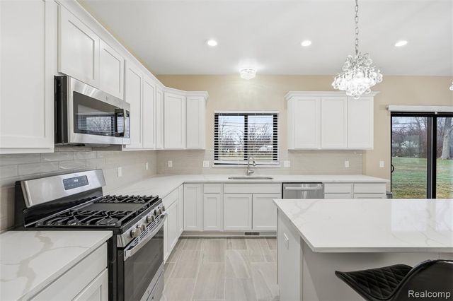 8117 Vermont Avenue, Warren, MI 48093