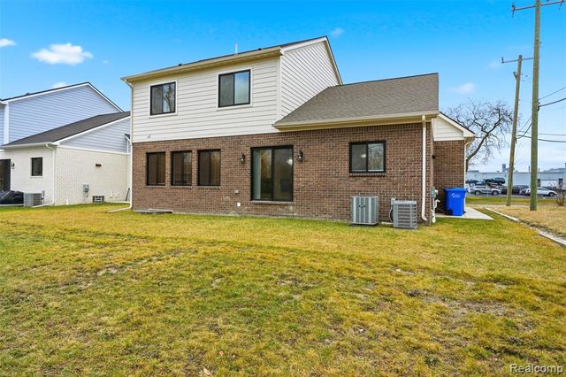 8117 Vermont Avenue, Warren, MI 48093