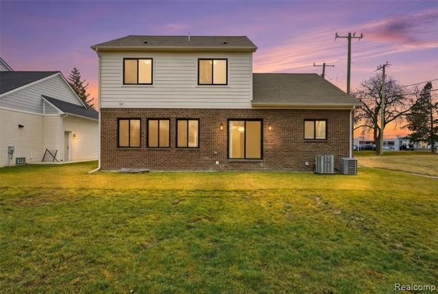 8117 Vermont Avenue, Warren, MI 48093