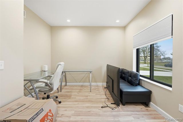 8117 Vermont Avenue, Warren, MI 48093